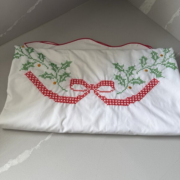 Vintage Oval Tablecloth 9 Napkins Scalloped Cross-Stitched Christmas Holiday - Picture 4 of 16